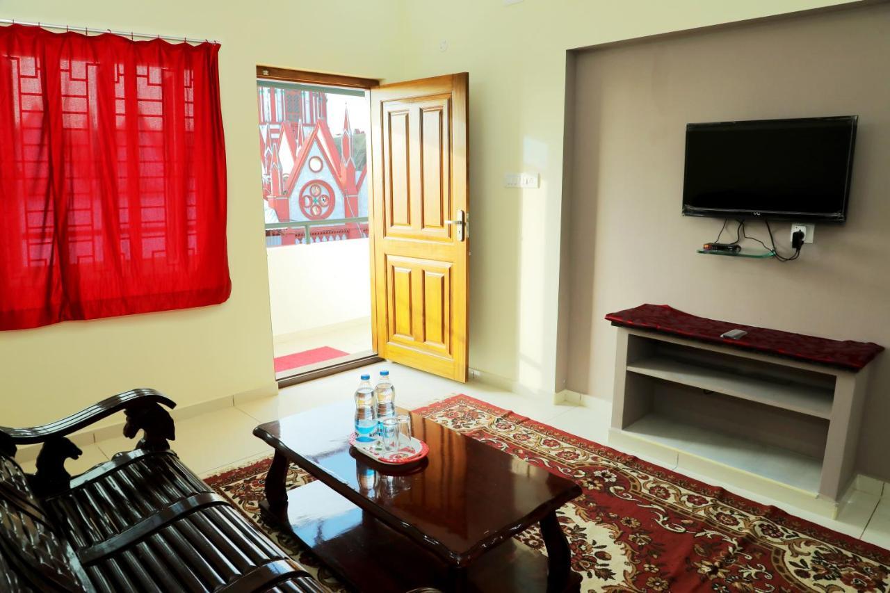 Lia'S Homestay 蓬蒂切里 外观 照片